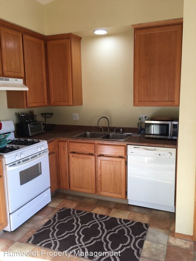 Building Photo - 1615 Chanterelle Dr