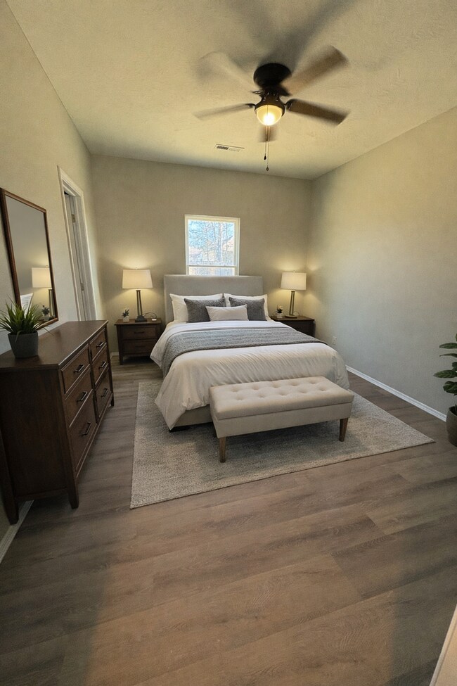 Foto del edificio - 594 N Airport Rd