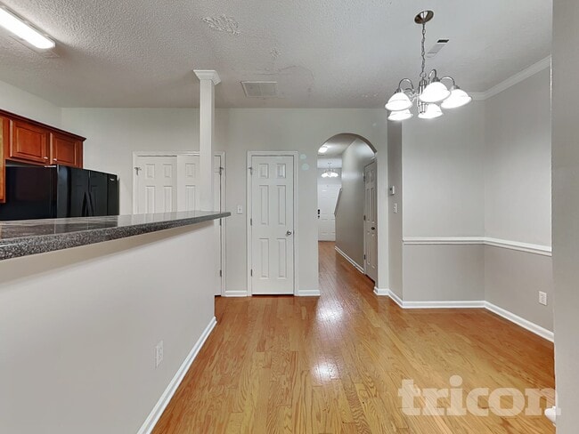 Building Photo - 4872 Sierra Way
