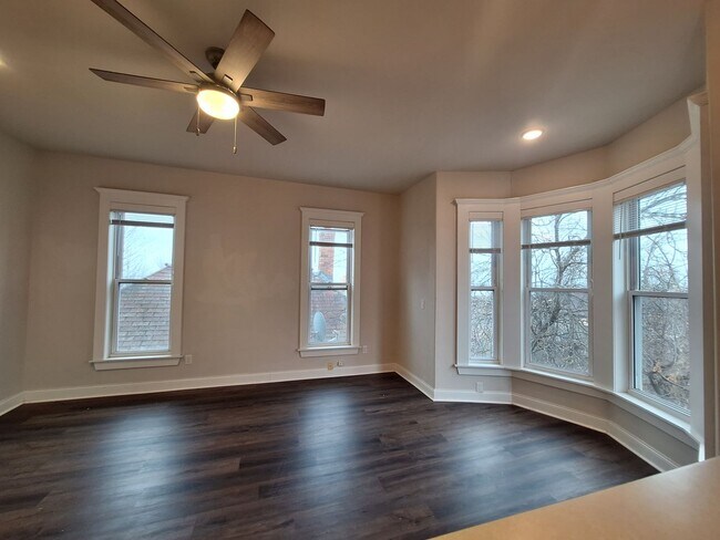 Foto del edificio - 1 Bedroom Available January!