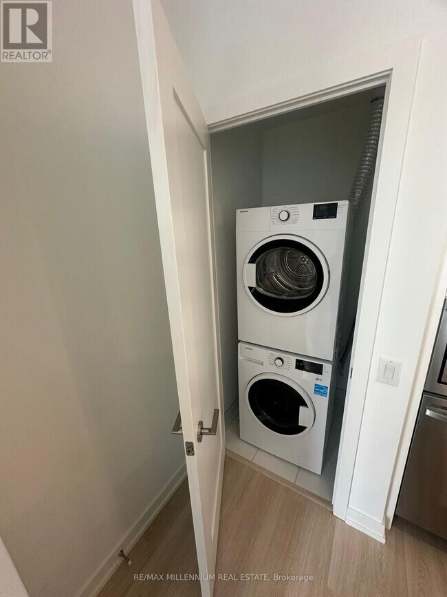 Photo du bâtiment - 9763 Markham Rd