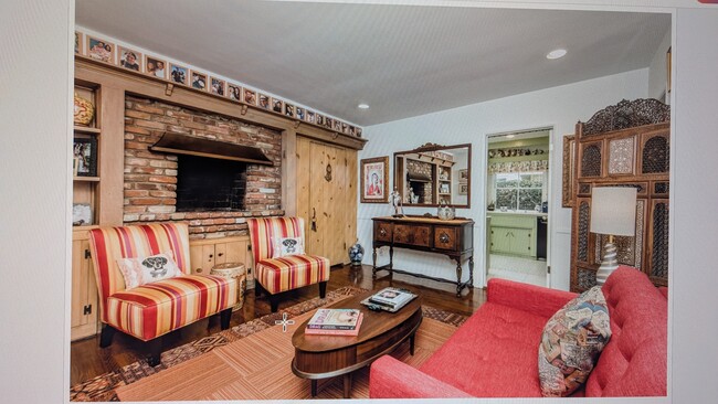 Den - 6029 Greenbush Ave