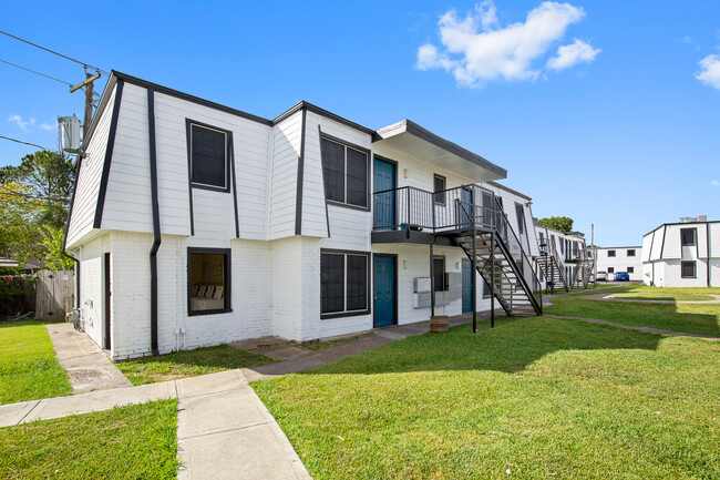 Building Photo - Silver Club Apartments