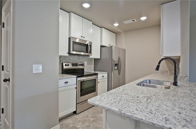 Building Photo - 310-D Commercial St