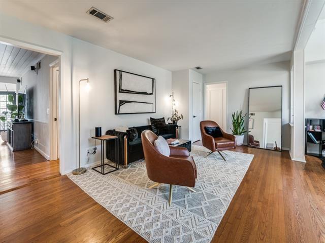 Building Photo - 9510 Larchwood Dr