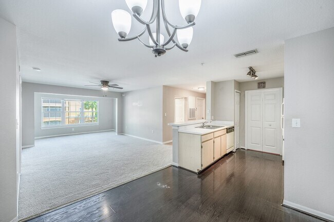 Building Photo - Beautiful Spacious 3/2 Condo FOR RENT at C...