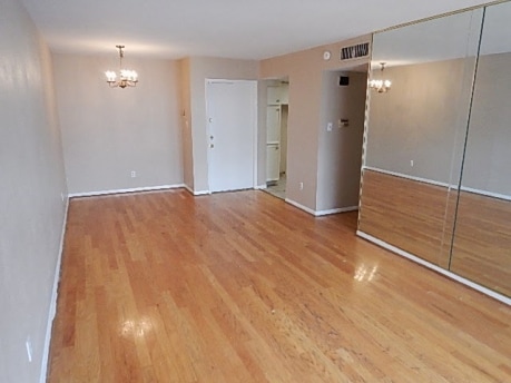 Building Photo - 2820 S Bartell Dr