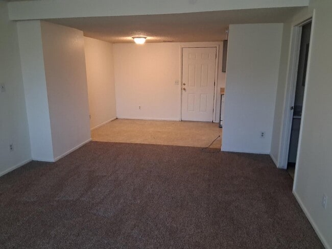 Building Photo - 573 Dawn Ct