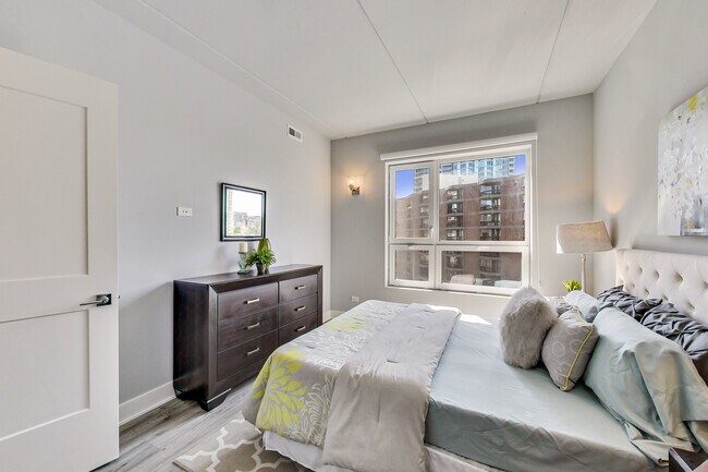 Foto del edificio - 311 W Division St
