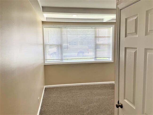 Foto del edificio - 4949 Paxton Rd