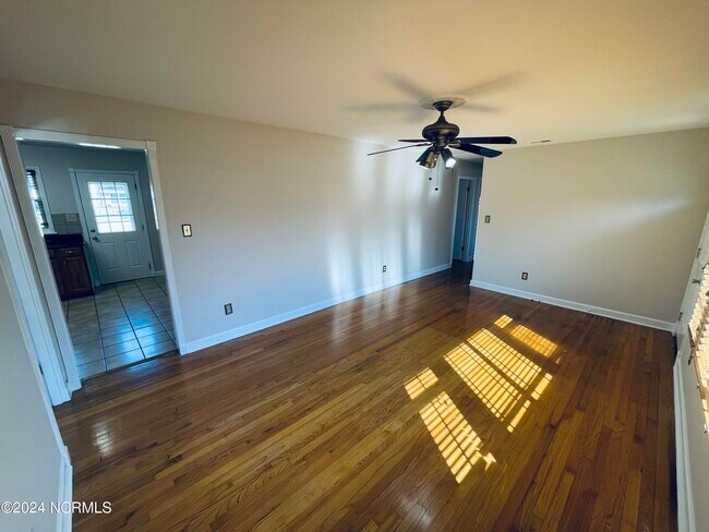 Building Photo - 1101 Ormandy Ave