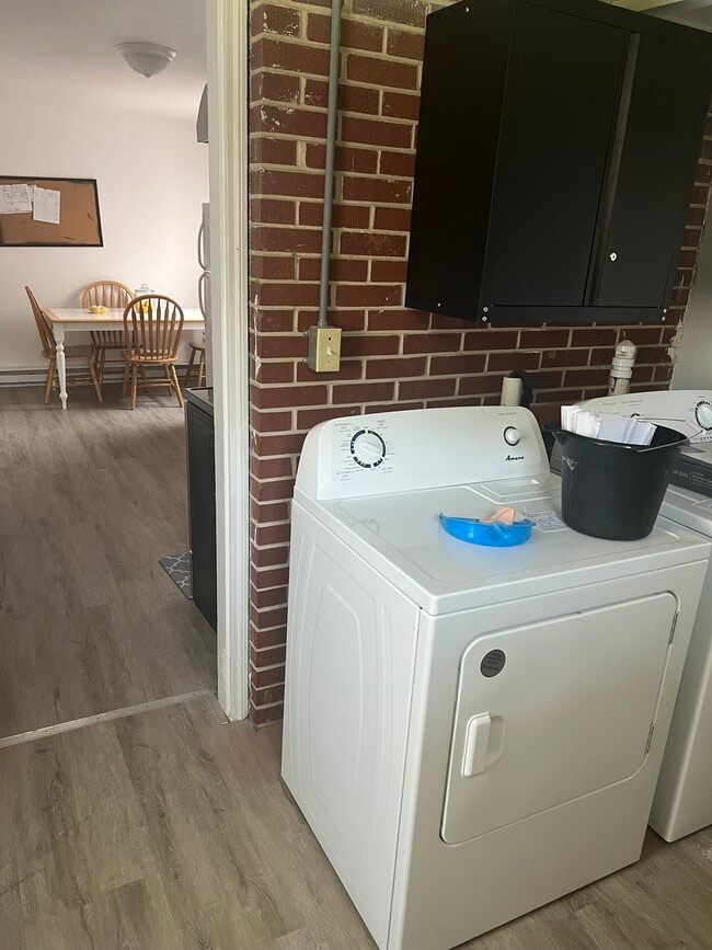 Building Photo - 813 N Lee St