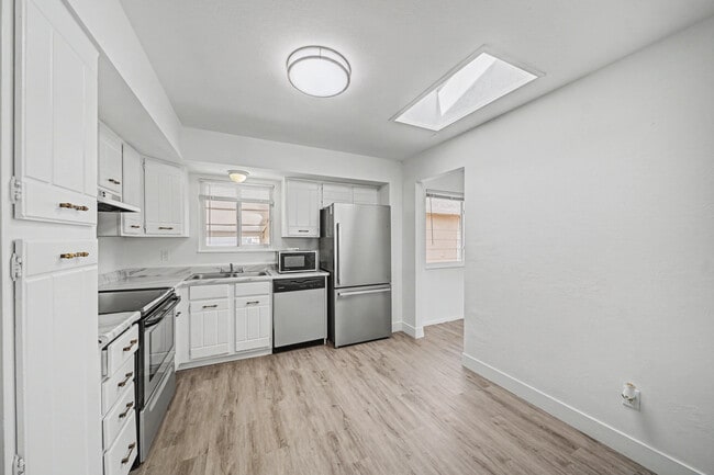 Foto del edificio - 165 Glenn Pl