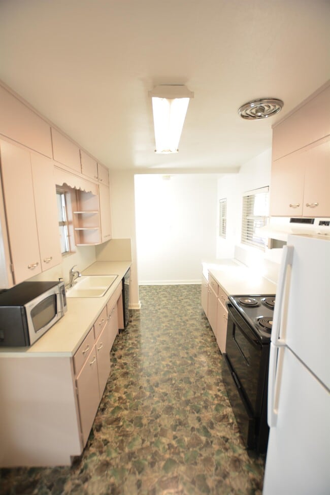 Foto del edificio - 2804 Woodland Hills Ave