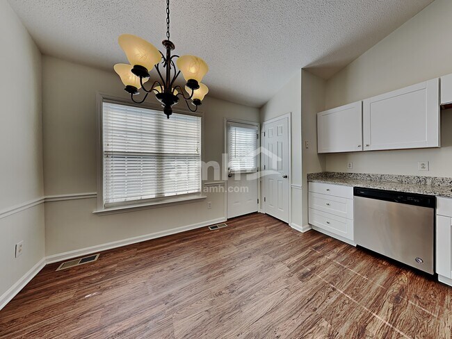 Building Photo - 615 Asheby Woods Rd