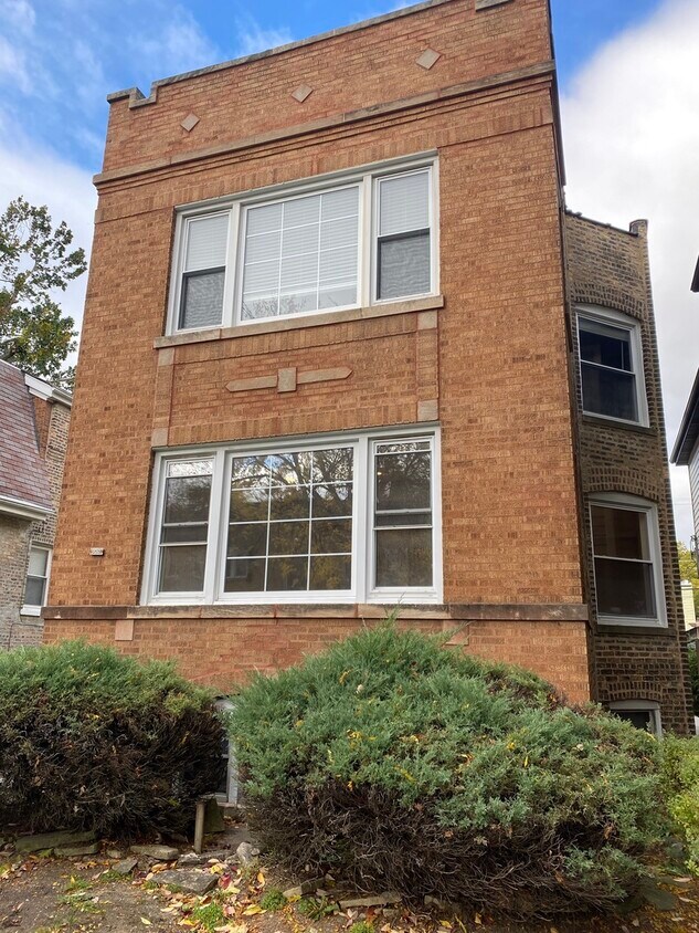 3712 W Cornelia Ave Unit 1, Chicago, IL 60618 Room for Rent in