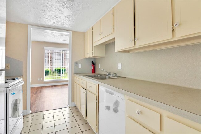 Foto del edificio - 9052 Wilcrest Dr