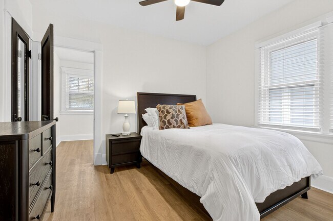 Foto del edificio - 3326 E Overlook Rd