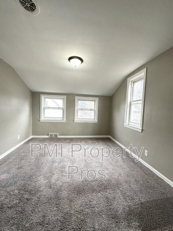 Building Photo - 6616 N 56th St