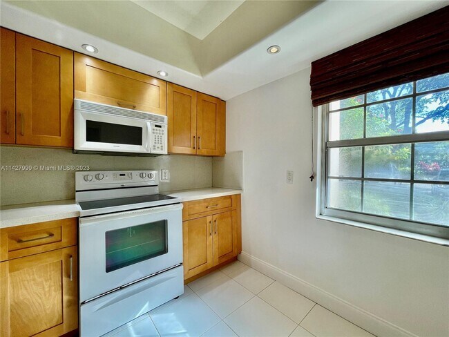 Building Photo - 3980 Oaks Clubhouse Dr