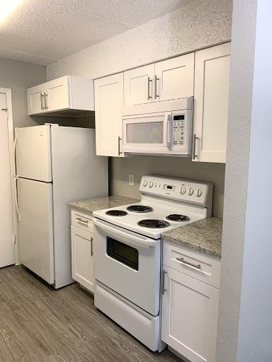 Foto del edificio - 11800 Alpheus Ave