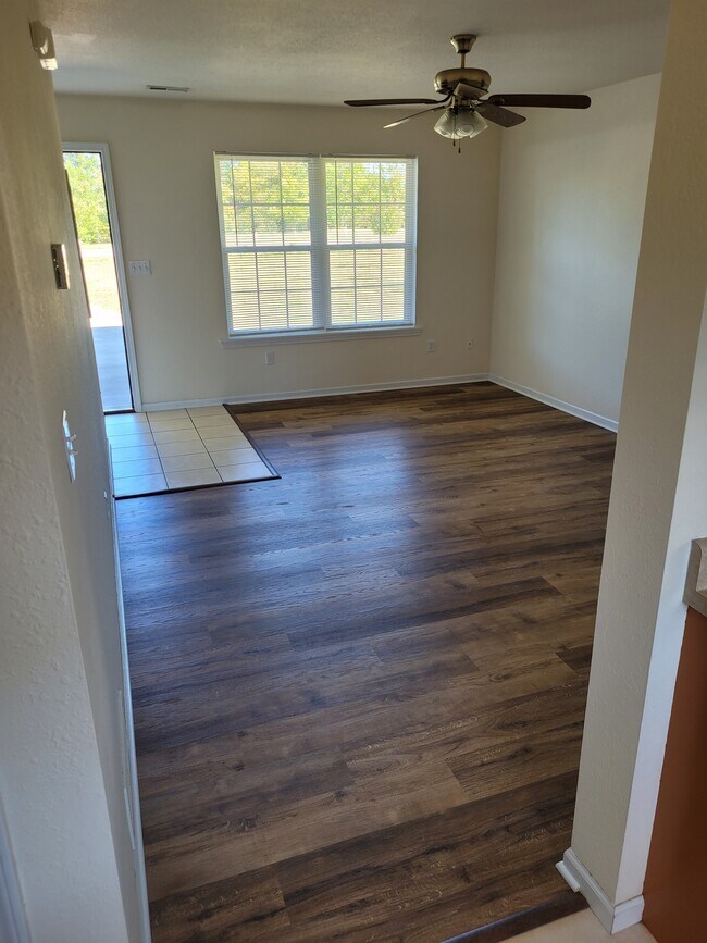 Building Photo - 3607 James Dale Rd