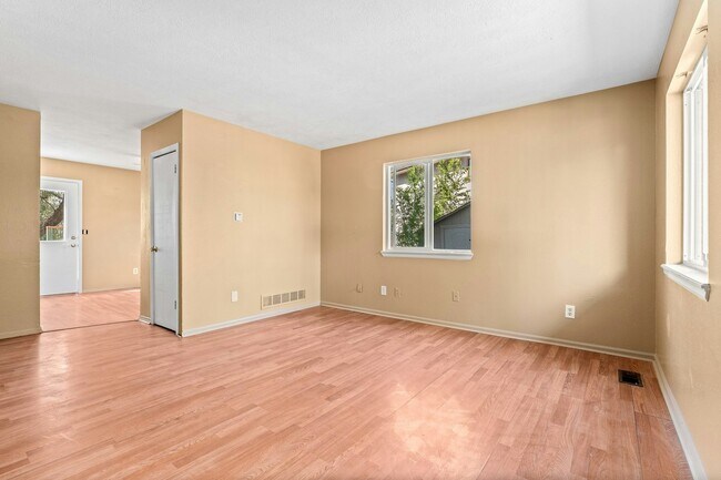 Building Photo - 6317 E 78th Way