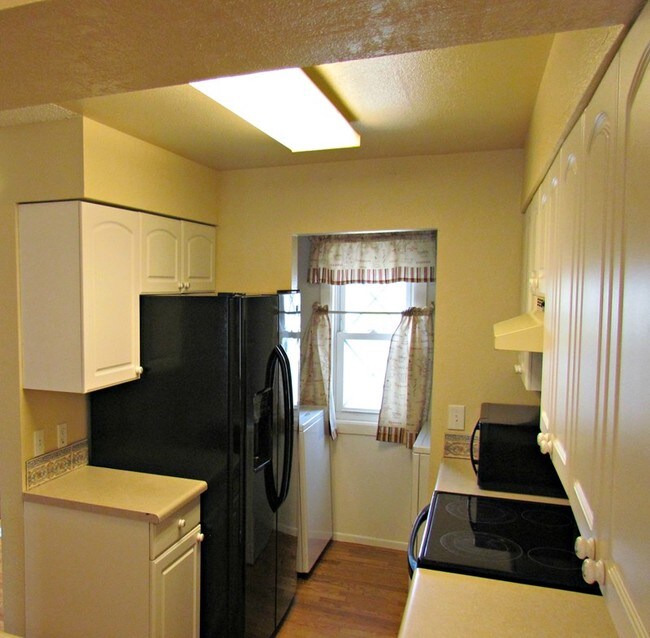 Building Photo - 1664 S Blackhawk Way