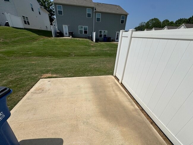 Building Photo - Three bedroom 2 1/2 bath paired home. Clos...