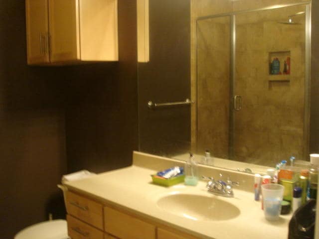 Building Photo - 1 Bedroom - 1 Bath - Great Location