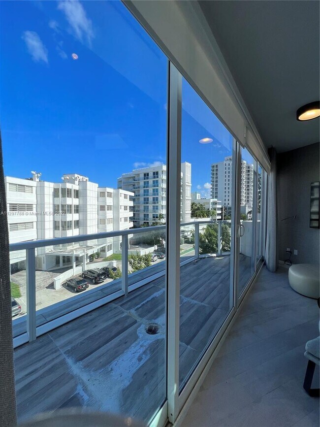 Foto del edificio - 1000 99th St