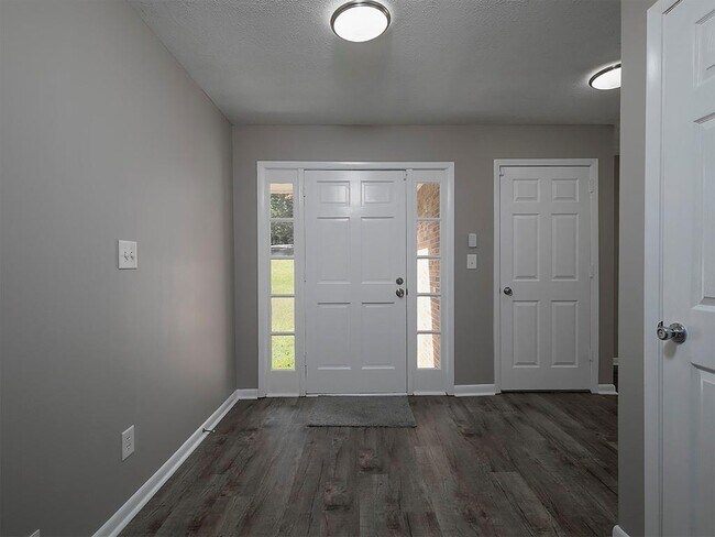 Building Photo - 581 Autumn Ln