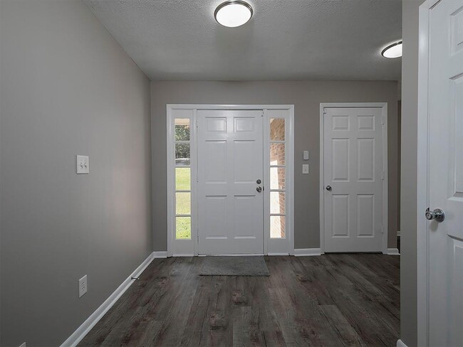 Foto del edificio - 581 Autumn Ln