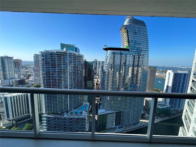 Foto del edificio - 475 Brickell Ave