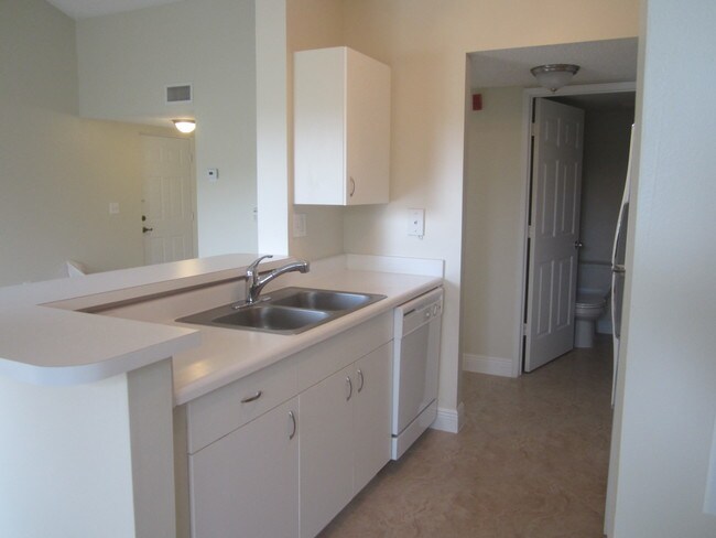 Building Photo - 2640 S University Dr