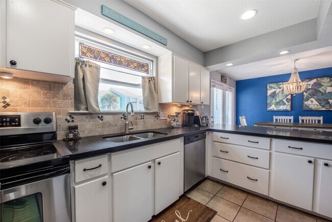 Building Photo - 103 Jean Lafitte Cove