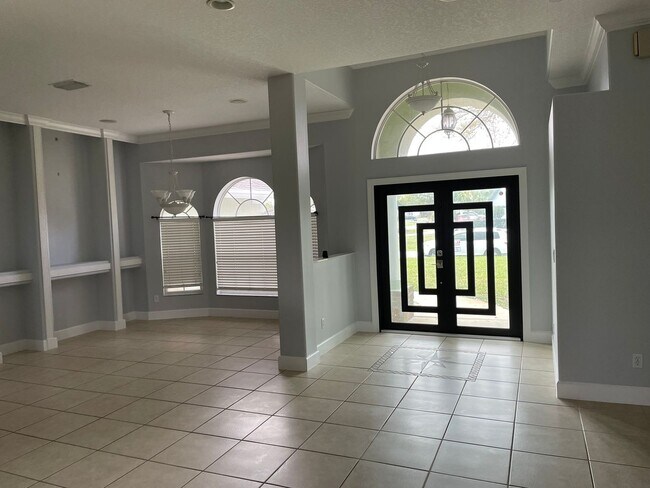 Building Photo - Beautiful 3/2/2!