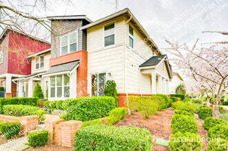 Building Photo - 1373 NE Park Dr