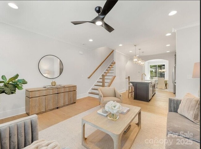 Building Photo - A cozy and spacious 4-bedroom, 5-bath home...