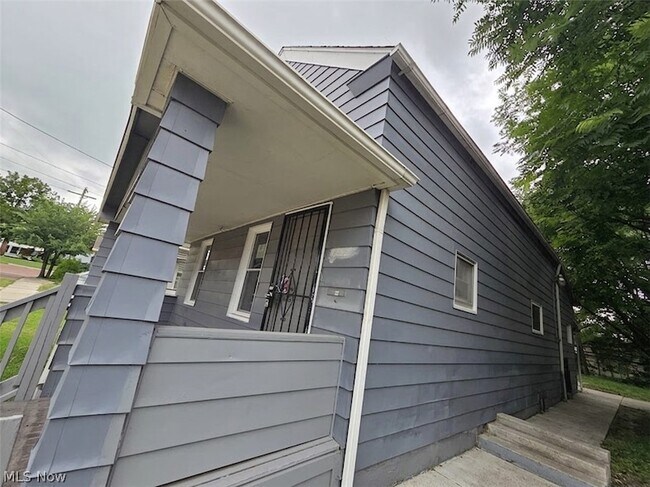 Foto del edificio - 3454 E 73rd St