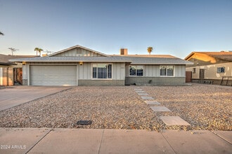 Building Photo - 2122 E Radcliffe Dr