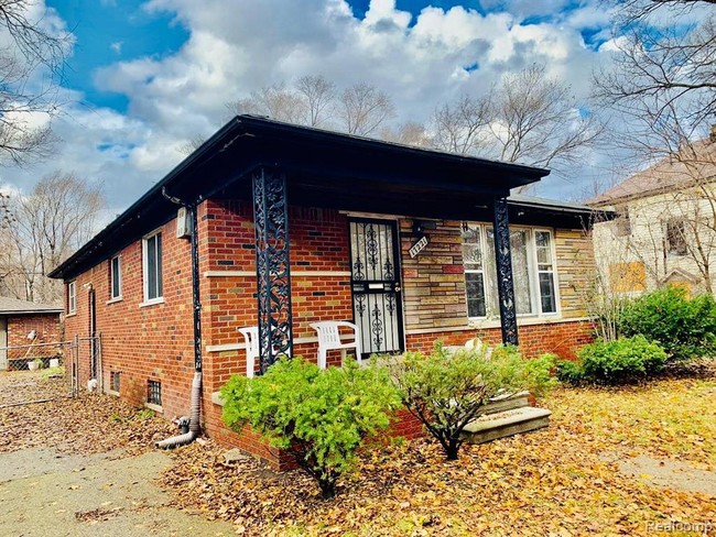 Building Photo - 17221 Sunset St
