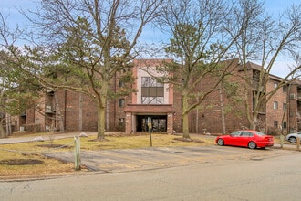 Building Photo - 1002 Castilian Ct