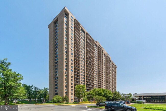 Foto del edificio - 3701 S George Mason Dr