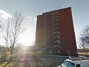 Building Photo - 585 Norman St