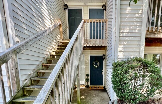 Building Photo - Available 08-12-24!  Updated 1st Floor/1-S...