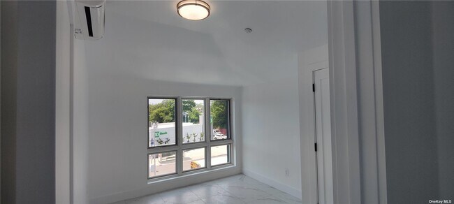 Building Photo - 61-13 Utopia Pkwy