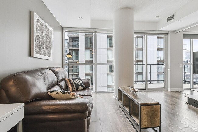 Building Photo - 93 Peter St