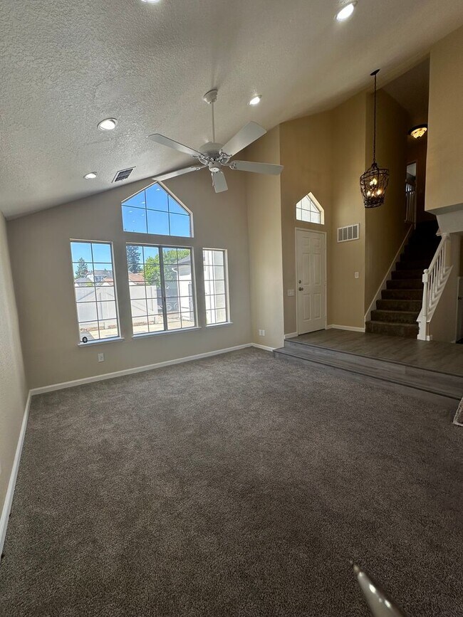 Foto del edificio - Newly Renovated 3bed 2.5 bath in Vacaville!