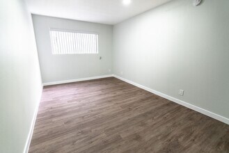 Interior Photo - 616 North Sweetzer Avenue
